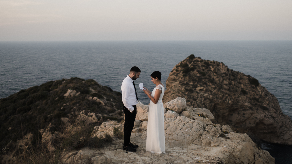 Bride says vows to groom during intimate wedding in Valencia, Spain.